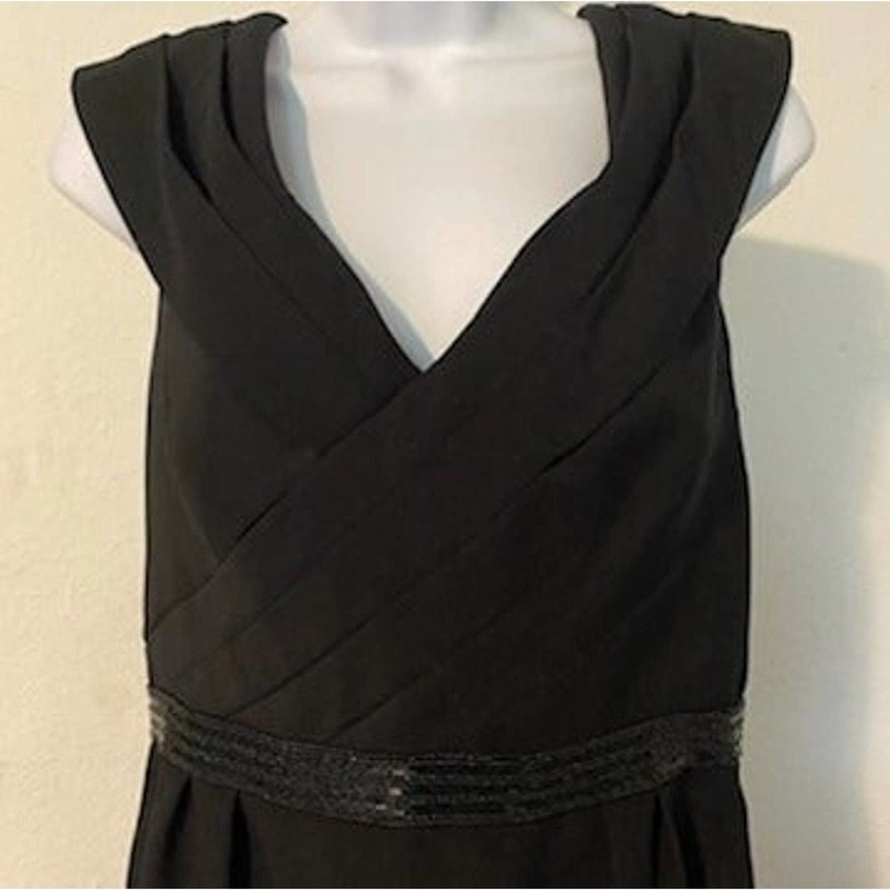 Carmen Marc Valvo Size 8 Black Sleeveless Cocktail Dress